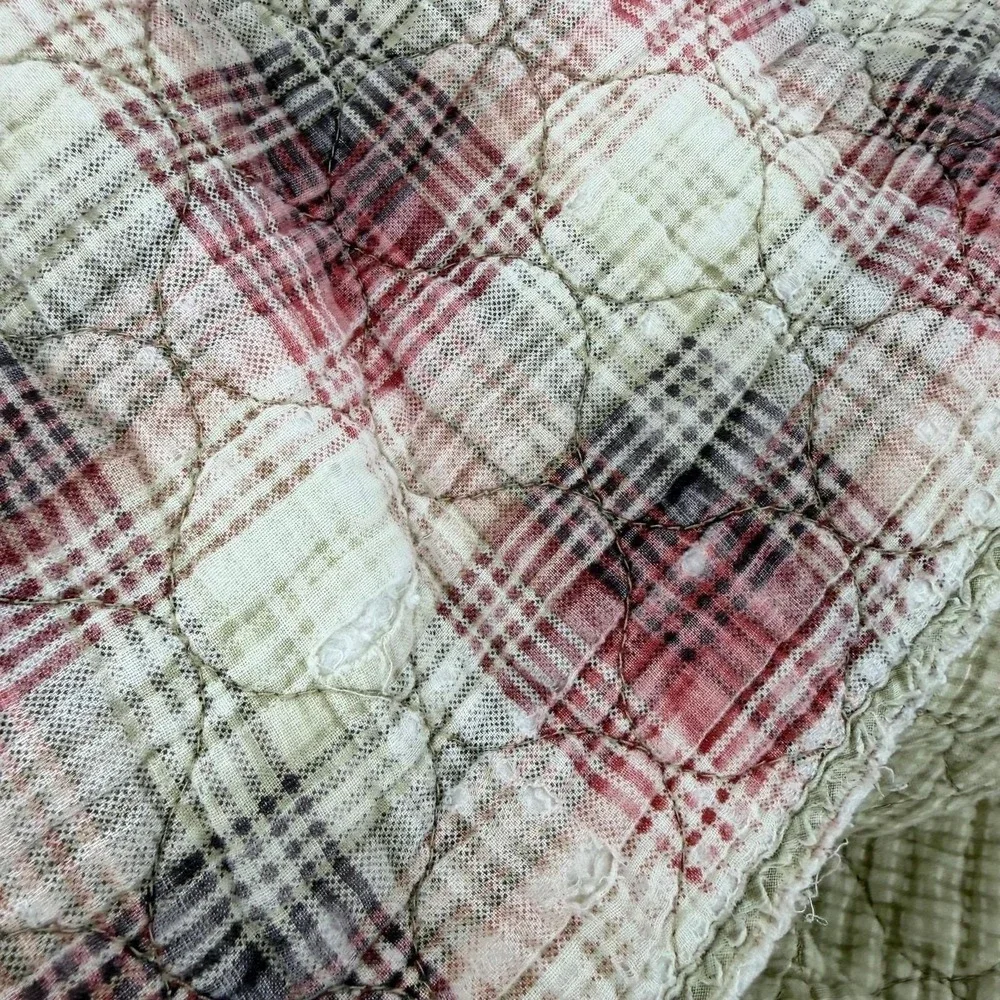 Vintage rustic red tan green & cream Quilt Blanket approximately 86.5